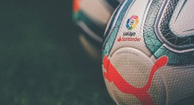 拜仁C罗头球建功，曼联逆转领跑联赛，拜仁曼联双雄争霸